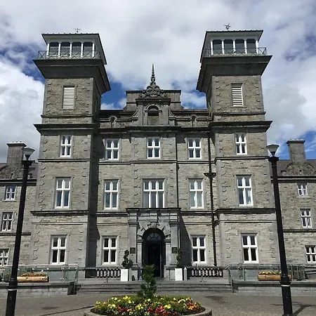 Clayton & Leisure Club Hotel 4*