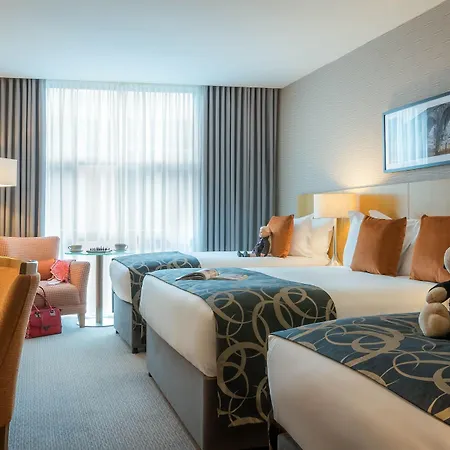 Clayton & Leisure Club 4*