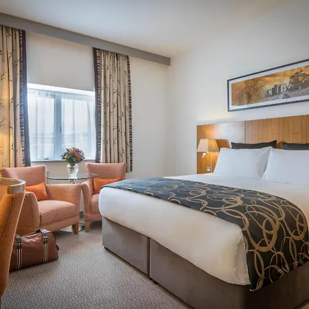 Clayton & Leisure Club Hotel 4*