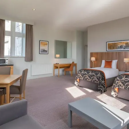 Clayton & Leisure Club 4*