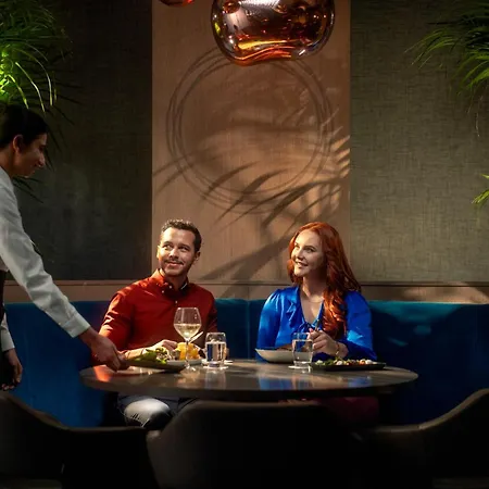 Clayton & Leisure Club Hotel 4*