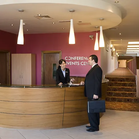 Clayton & Leisure Club Hotel 4*
