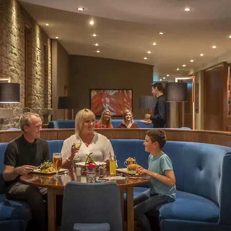 מלון Clayton & Leisure Club 4*