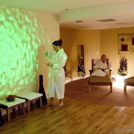 Clayton & Leisure Club 4*