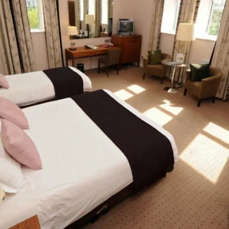 מלון Clayton & Leisure Club 4*