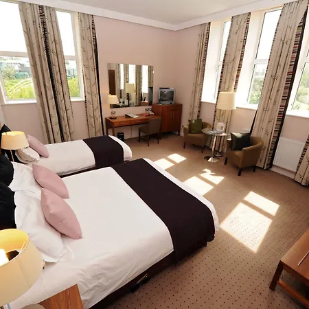 Clayton & Leisure Club فندق سلايغو