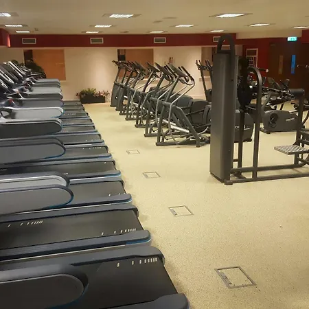 Clayton & Leisure Club 4*