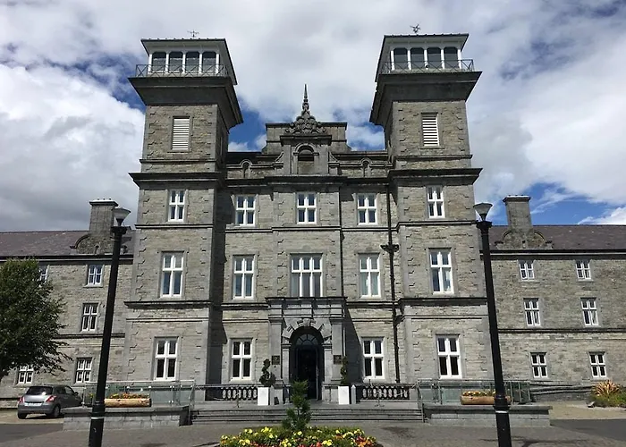 Clayton & Leisure Club Hotel 4*