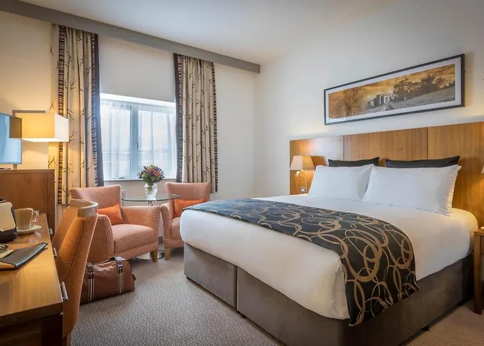 Clayton & Leisure Club Hotel 4*