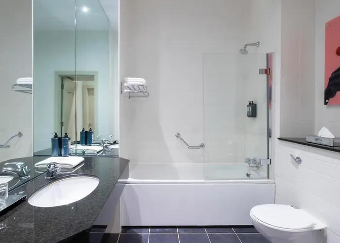 Clayton & Leisure Club Hotel