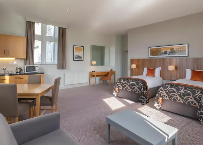 Clayton & Leisure Club 4*