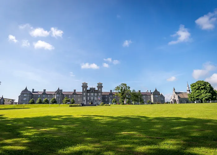 Clayton & Leisure Club 4*