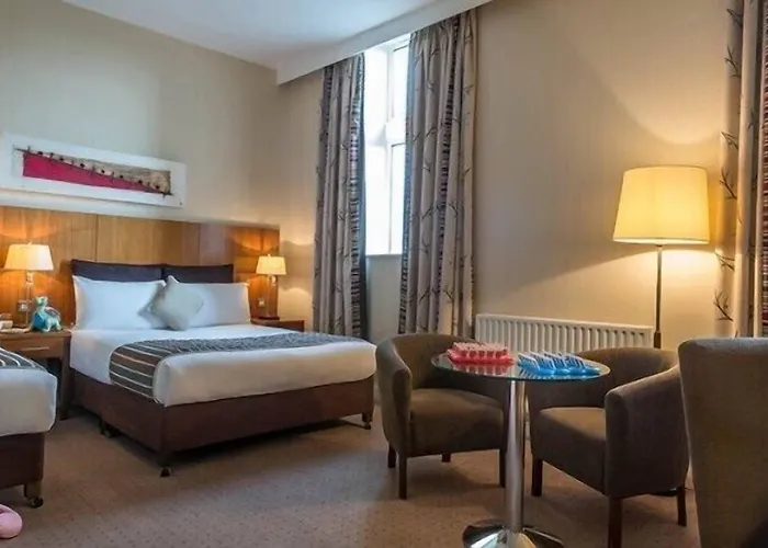 Clayton & Leisure Club Hotel 4*