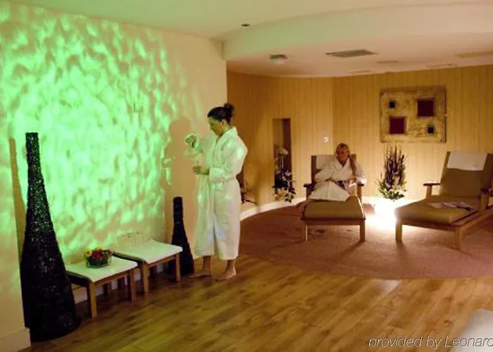 Clayton & Leisure Club 4*