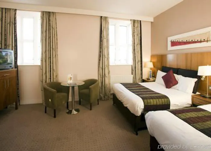 Clayton & Leisure Club Hotel 4*